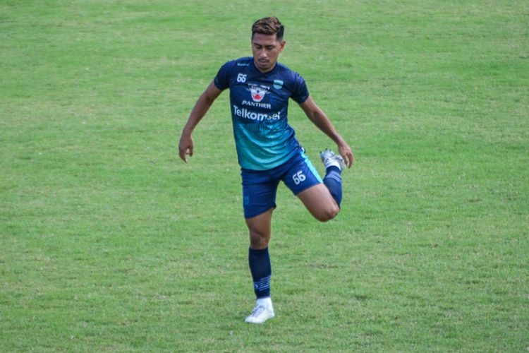 Pemaing asing baru Persib Bandung asal Filipina, Daisuke Sato, sudah bergabung di latihan pramusim Persib menghadapi musim 2022-2023.
