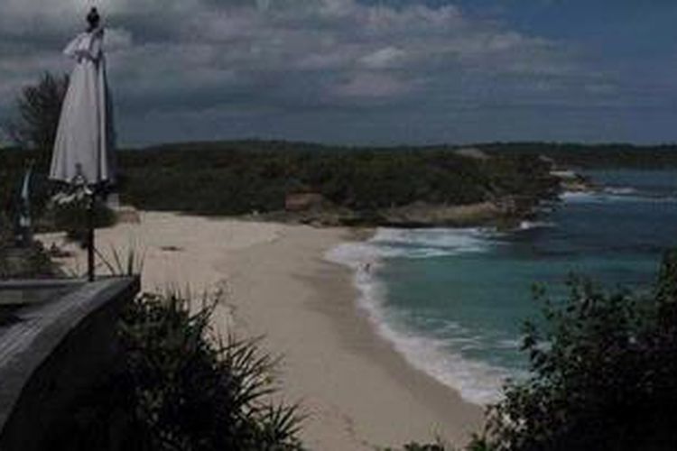 Pantai di Nusa Lembongan, Bali.