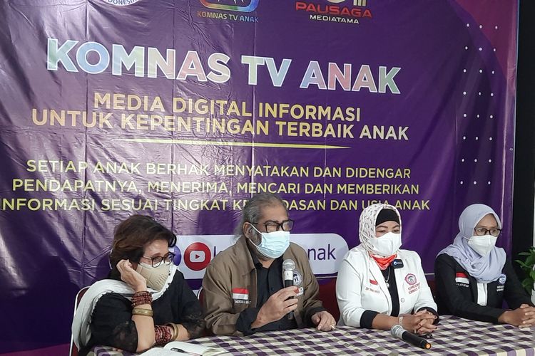 Komisi Nasional Perlindungan Anak (Komnas PA) mengatakan, penyambutan kebebasan penyanyi dangdut Saipul Jamil, sangat berlebihan. Hal itu diungkapkan Ketua Umum Komnas PA Arist Merdeka Sirait dalam konferensi pers di Pasar Rebo, Jakarta Timur, Senin (6/9/2021).