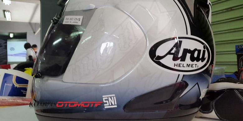 Helm Arai berlogo SNI akan diperkenalkan di IMOS 2014.