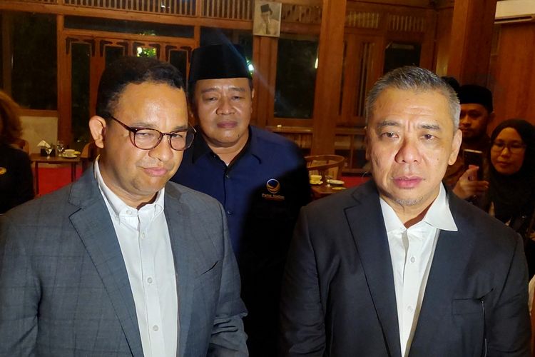 Gubernur DKI Jakarta Anies Baswedan ketika bersama Wakil Ketua Umum Partai NasDem Ahmad Ali di kediaman Anies di Jakarta Selatan, Minggu (16/10/2022) malam.