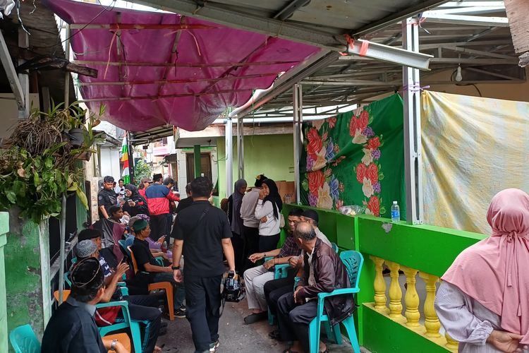 Meninggal Dunia, Diding Boneng Disemayamkan di Kediamannya yang Pernah Ambruk