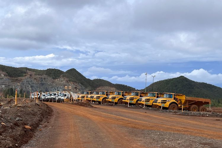Lokasi penambangan PT Gag Nikel yang operasionalnya dihentikan sementara di Pulau Gag, Raja Ampat, Papua Barat Daya, Minggu (8/6/2025).  