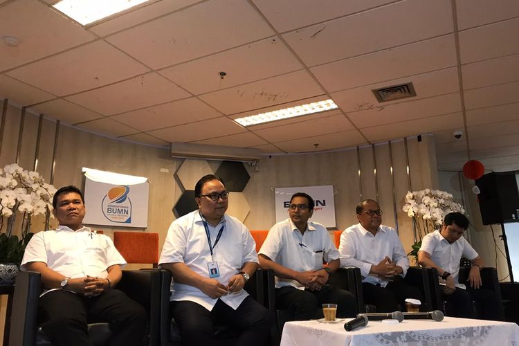 Jajaran pelaksana tugas direksi Garuda Indonesia saat di Kementerian BUMN, Jakarta, Kamis (12/12/2019).