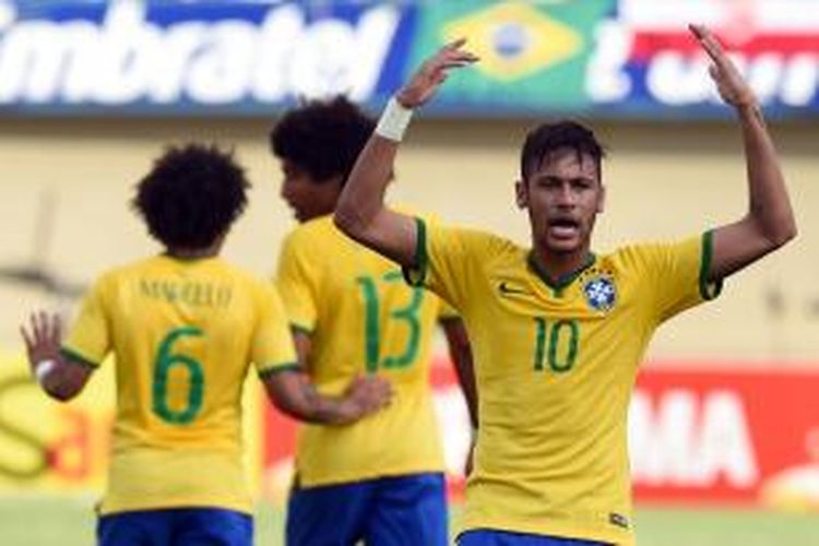 Selebrasi penyerang tim nasioal Brasil, Neymar da Silva, seusai membobol gawang Panama, Selasa (3/6/2014). 