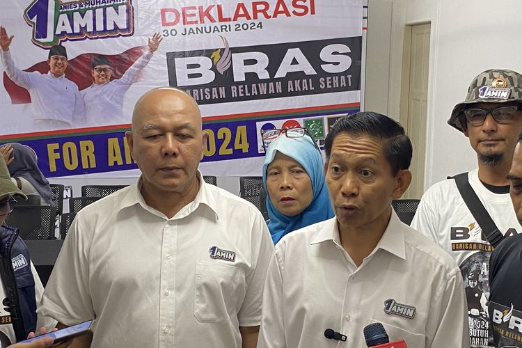 Menurut Anggota Dewan Pakar Timnas Amin, Marsekal Muda (Purn) Supomo (kanan) di Markas Pemenangan Timnas Amin, Menteng, Jakarta Pusat, Selasa (30/1/2024).