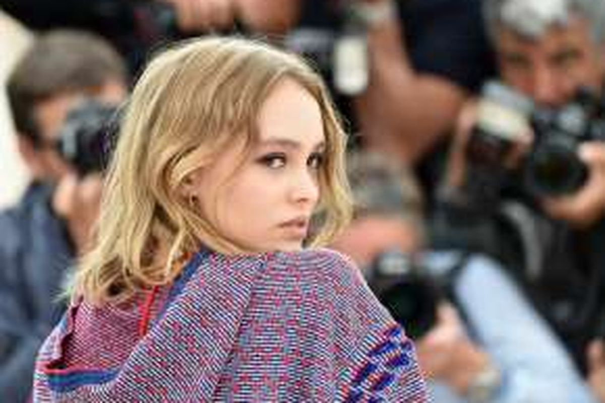 Lily-Rose Depp menghadiri konferensi pers film 