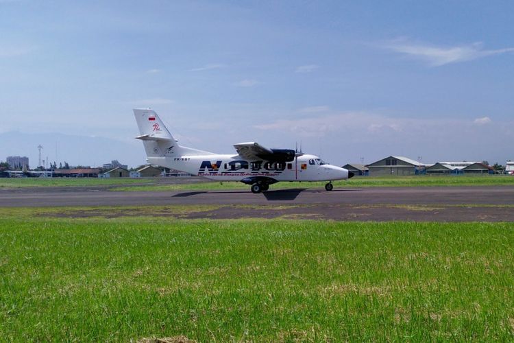 Pesawat N219 yang diberi nama Nurtanio oleh Presiden RI Joko Widodo kembali menjalani flight test atau uji coba terbang ke 15 di landasan udara Husein Sastranegara, Jalan, Pajajaran, Kota Bandung, Jumat (2/2/2018). 