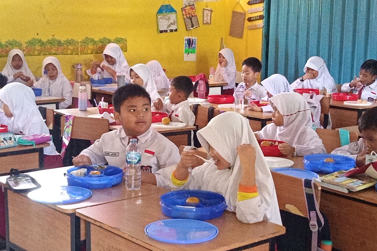 Program Makan Bergizi Gratis Mulai Disalurkan di 14 Sekolah di Jambi