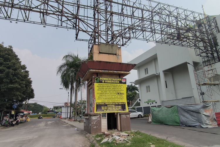Gapura Taman Royal Tangerang Dibongkar karena Rawan Roboh, Warga Patungan Rp 26 Juta