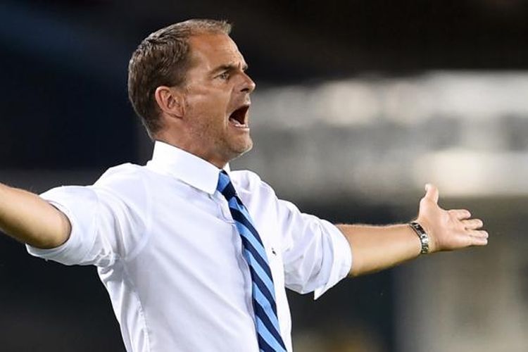 Ekspresi Frank de Boer saat Inter Milan melawan Chievo Verona pada partai Serie A di Stadion Marcantonio Bentegodi, 22 Agustus 2016.