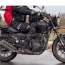 Motor Kolaborasi Bajaj-Triumph Versi Scrambler, Posisi Duduk Rileks