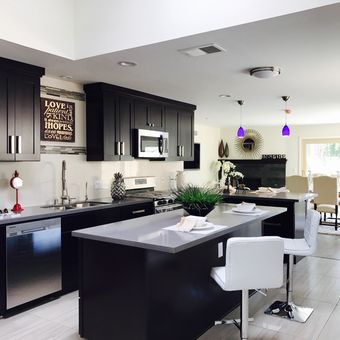 Ilustrasi dapur dengan nuansa warna hitam.