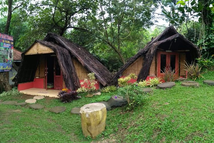 Dari glamping hingga vila bernuansa alam, ini rekomendasi tempat staycation di Sentul, Bogor, yang cocok untuk liburan keluarga. Salah satunya Villa Rosomulyo Sentul.
