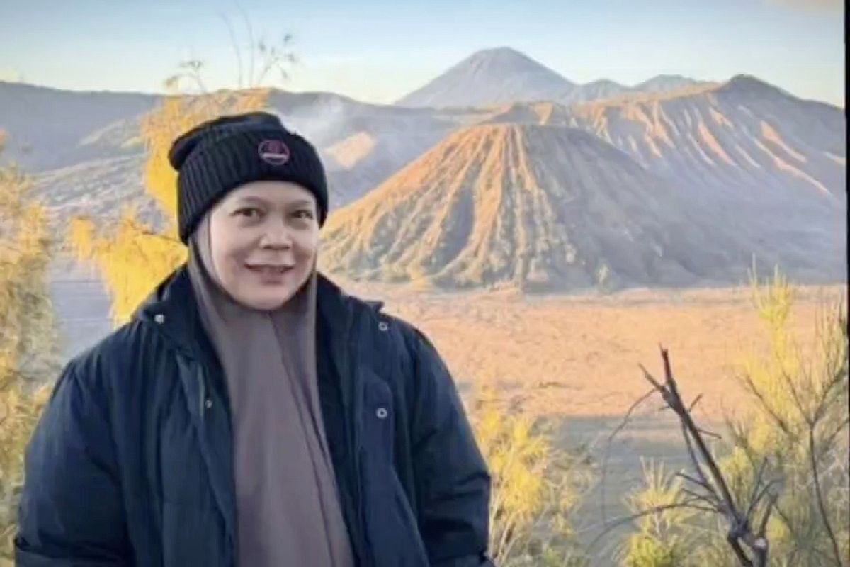 Betty Nurcahya Kusumawardani dalam foto terakhirnya sebelum kecelakaan bus di jalur Bromo dan meninggal di ICU RSBS Jember.