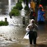 BERITA FOTO: Banjir, Jalan Kemang Raya Tak Bisa Dilalui Kendaraan