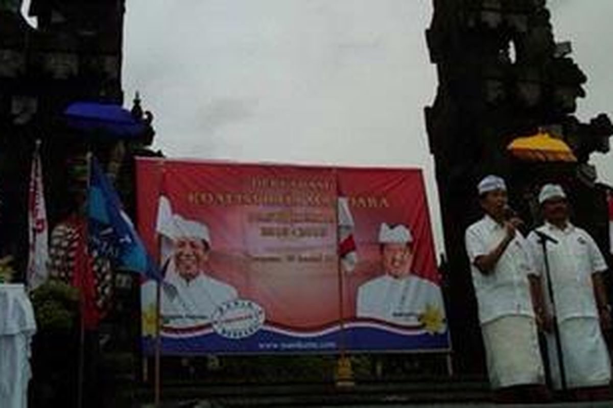 Made Mangku Pastika berpasangan dengan Ketut Sudikerta Di deklarasikan oleh Koalisi Bali Mandara sebagai Cagub dan Cawagub Bali 2013-2018 di Monumen Perjuangan Rakyat Bali, Bajra Sandhi, Renon, Denpasar, Rabu (30/01/2013).