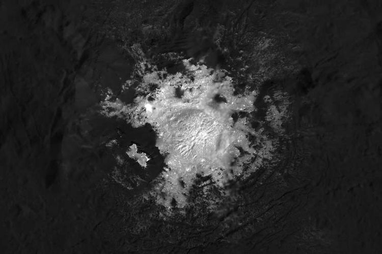 Cerealia Facula di kawah Occator, salah satu titik terang yang paling terkenal di Ceres.