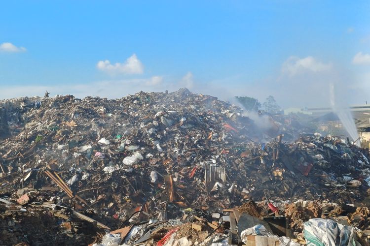 TPS Liar di Kelapa Gading Terbakar Dua Hari, Sempat Padam lalu Asap Muncul Lagi