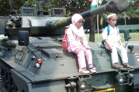 Pelajar Jember Takjub dengan Alutsista TNI AD