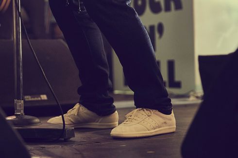 Melirik Tampilan Sederhana Sneaker Adidas Liam Gallagher