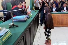 Berkerudung Coklat, Nenek Asyani Jalani Sidang Lanjutan