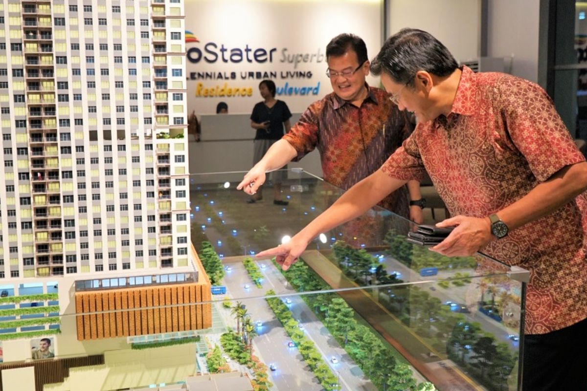 Robert Yapari, Direktur Utama Trivo Group, sedang menjelaskan proyek MetroStater Superblock Depok, Kamis (18/10/2019).