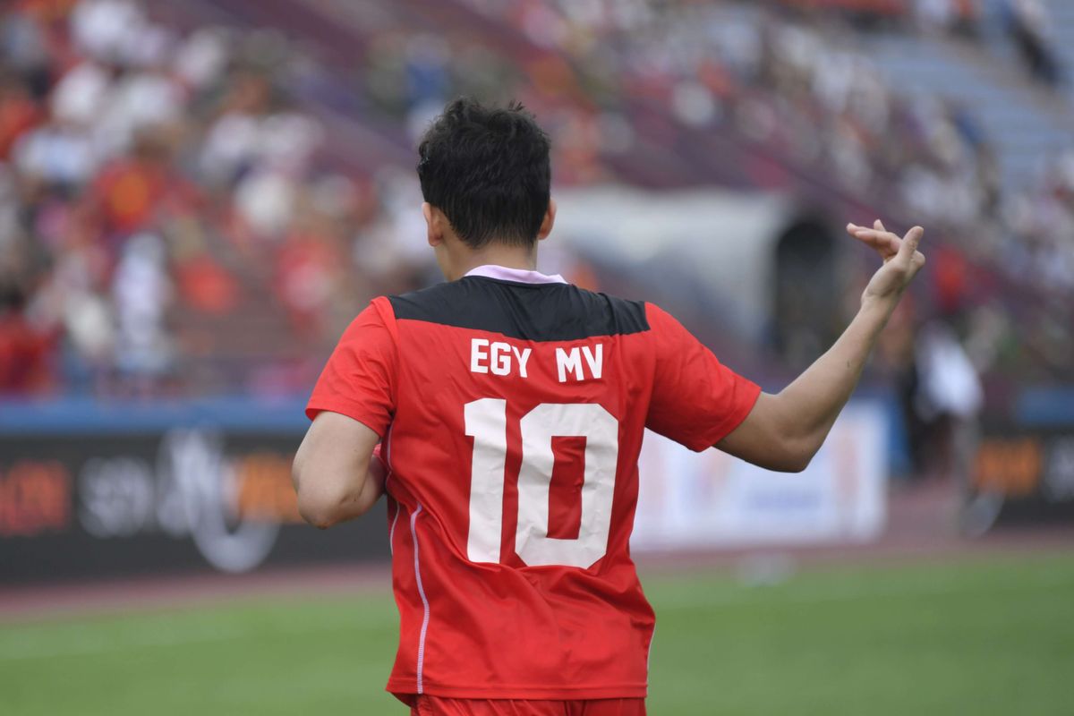 Pesepak bola Timnas Indonesia Egy Maulana Vikri melakukan selebrasi usai mencetak gol ke gawang Filipina dalam laga lanjutan Grup A Sepak Bola SEA Games 2021 Vietnam di Stadion Viet Tri, Phu Tho, Vietnam, Jumat (13/5/2022). Indonesia menang atas Filipina dengan skor 4-0. Terkini, Egy Maulana Vikri dicoret dari skuad timnas Indonesia vs Burundi karena cedera.