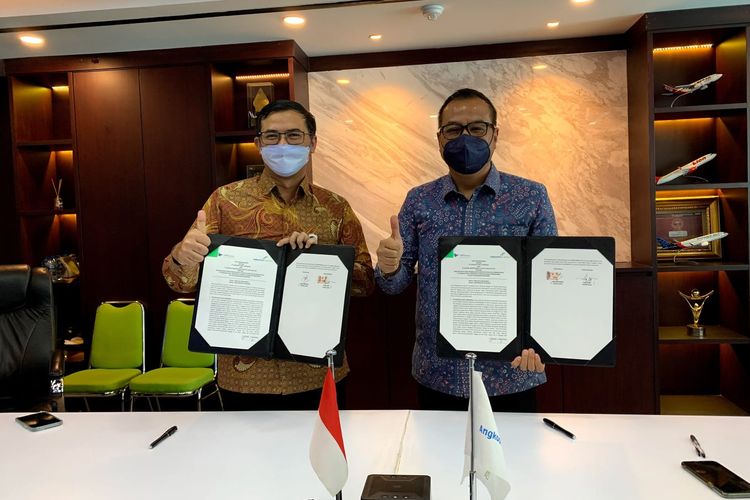 Nota kesepahaman  ditandatangani oleh Direktur Utama GMF Andi Fahrurrozi dan Direktur Utama AP I Faik Fahmi.