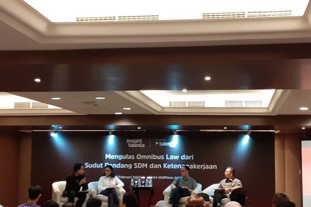 Diskusi Kebijakan Omnibus Law dari Sisi SDM dan Ketenagakerjaan di Jakarta, Senin (10/2/2020).
