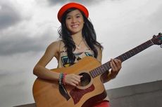 Hilangkan Bosan Saat Macet, Sheryl Sheinafia Selalu Bawa Gitar di Mobil