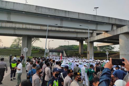 Massa Penjemput Rizieq Shihab Konvoi ke Terminal 3 Bandara Soekarno-Hatta