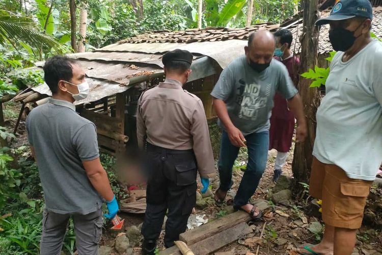 Penemuan lansia tewas di Kalurahan Banjarasri, Kapanewon Kalibawang, Kabupaten Kulon Progo, Daerah Istimewa Yogyakarta.