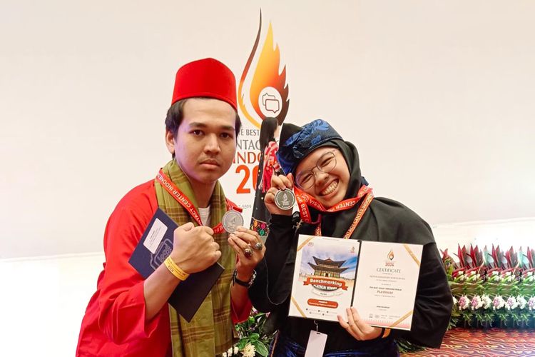 Agent Pertamina Call Center (PCC) 135 Peraih Platinum Alifia Hamidah Wiryawan dan Fajri Akbar peraih Silver, The Best Agent Inbound Publik Small, ajang The Best Contact Center Indonesia (TBCCI) 2024, Jakarta, (11/9/2024)