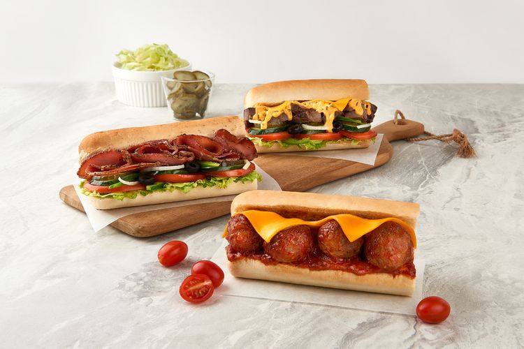 Tiga varian baru menu Subway "It's Time to Meat Up" yang berbahan dasar daging.