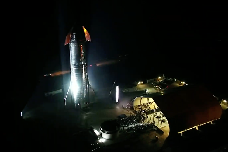 Roket Starship memiliki tinggi 118 meter dengan 40 lantai.