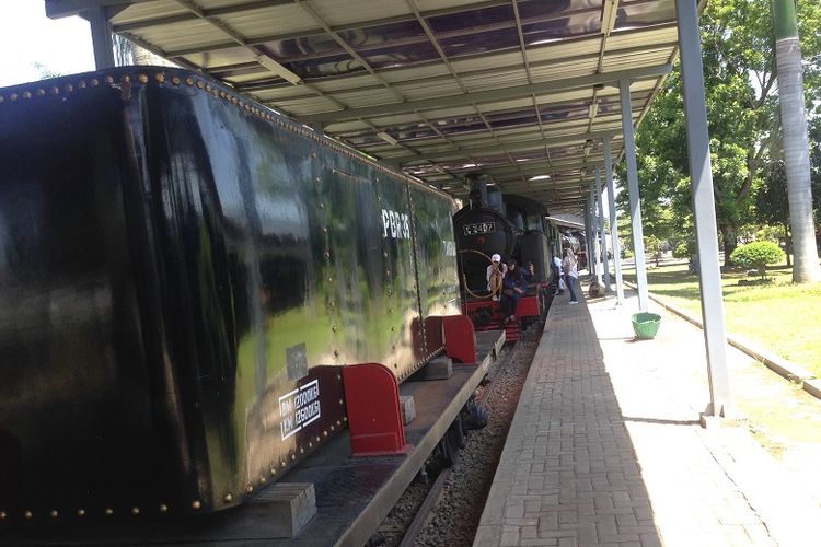 Museum Kereta Api di Ambarawa, Jawa Tengah ramai dikunjungi tiap akhir pekan atau hari libur tiba.

