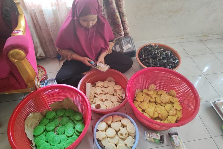Kue apang (apem) yang biasa menjadi sajian khas pada Festival Apangi pada tahun ini disajikan untuk para korban banjir meluapnya Danau Limboto. Pememrintah Desa Dembe I tidak menggelar festival karena sebagian besar warga terdampak banjir.