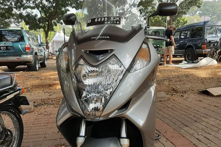 Honda Silver Wing (FJS400) di Otobursa Tumplek Blek 2019.