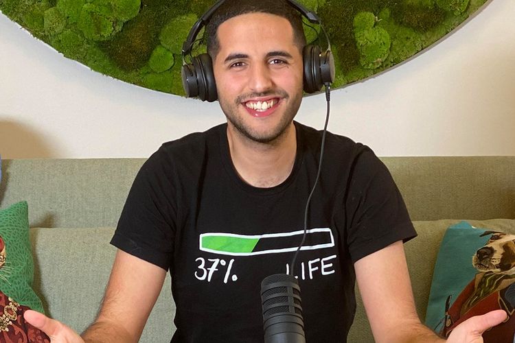 Spotify kembali meluncurkan Original Podcast terbarunya, Nas Talks, dengan menggandeng video blogger Nuseir Yassin atau lebih dikenal dengan Nas Daily.