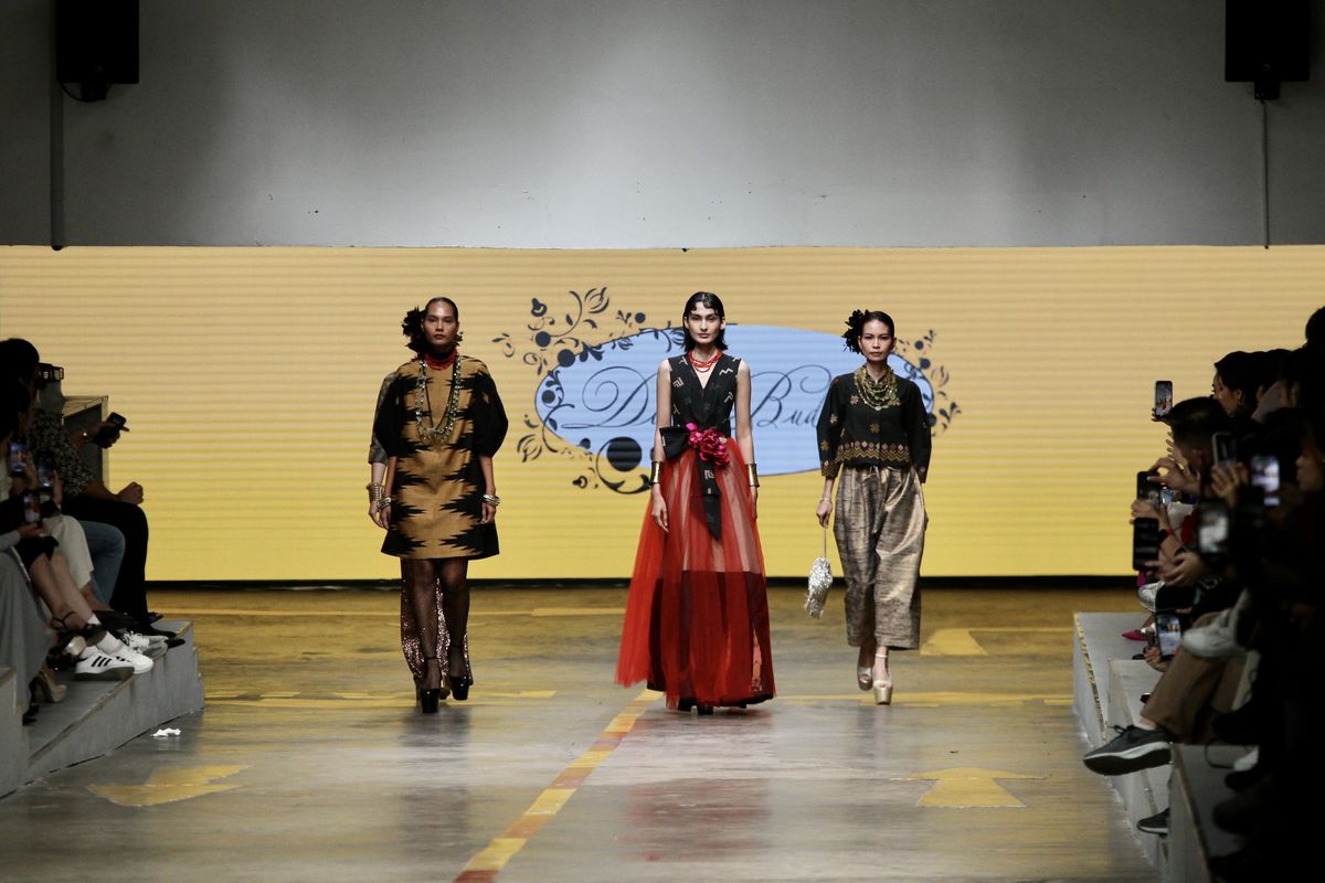 Koleksi tenun kekinian Didi Budihardjo di JF3 Fashion Festival 2023