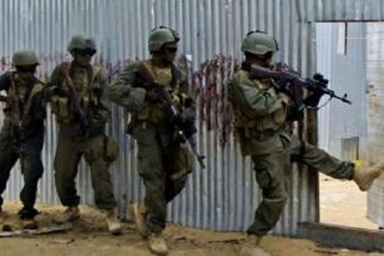 Pasukan Somalia dalam sebuah operasi penyergapan terhadap kelompok militan Al-Shabab