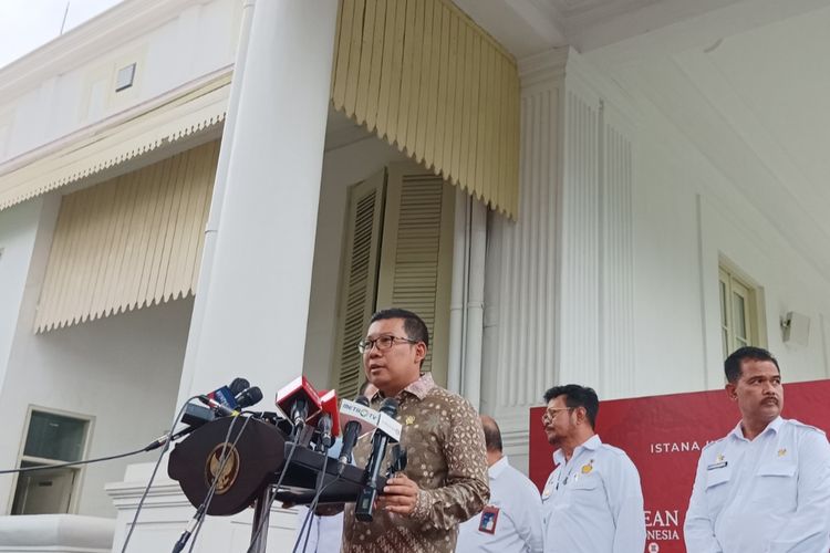 Kepala Badan Pangan Nasional (Bapanas) Arief Prasetyo Adi saat mengumumkan harga pembelian pemerintah (HPP) gabah dan beras di Istana Kepresidenan, Jakarta, Rabu (15/3/2023).