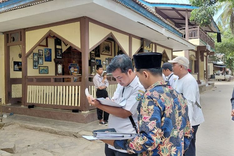 Dinas PUPR Kabupaten Pacitan, Jawa Timur, melakukan audit kelayakan bangunan di Pondok Pesantren Tremas Pacitan, Rabu (08/10/2025).