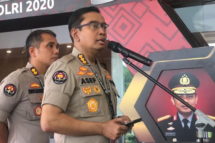 Kepala Bagian Penerangan Umum (Kabagpenum) Divisi Humas Polri Kombes Asep Adi Saputra di PTIK, Jakarta Selatan, Rabu (29/1/2020).