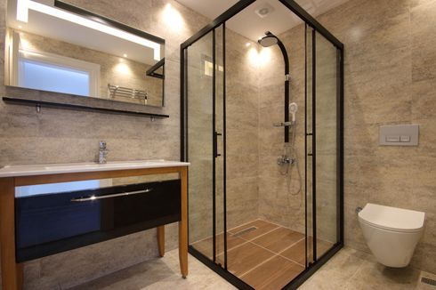 6 Cara Menjaga Pintu Kaca Shower Tetap Bersih