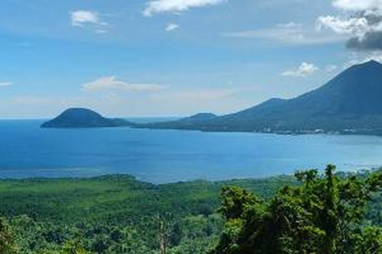 Pemandangan di Jailolo, Maluku Utara.