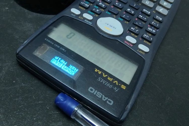 Kalkulator lawas Casio yang dioprek menjadi kalkulator pintar.