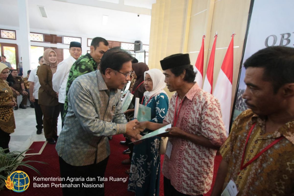 Sofyan mengklaim, pada 2017 target pendaftaran tanah sebanyak 5 juta bidang, sementara pihaknya berhasil menyelesaikan sebanyak 5,4 juta bidang.