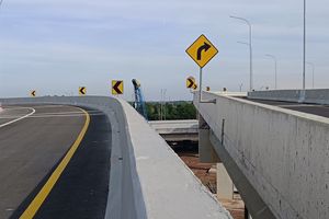 Mengapa Ada Jalan Tol Pakai Aspal dan Beton Secara Bersamaan?